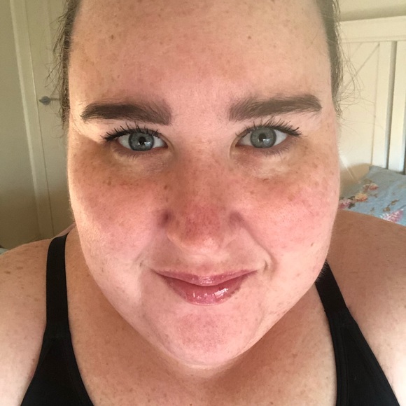 Profile Picture of Bec Downie (@becdotcom) on Poshmark