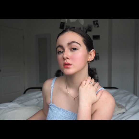 Profile Picture of Kenz Dosdall (@kenzdosdall) on Poshmark