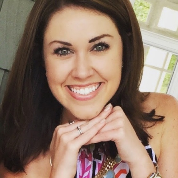 Profile Picture of Beth Gilchrist (@bgilchrist123) on Poshmark