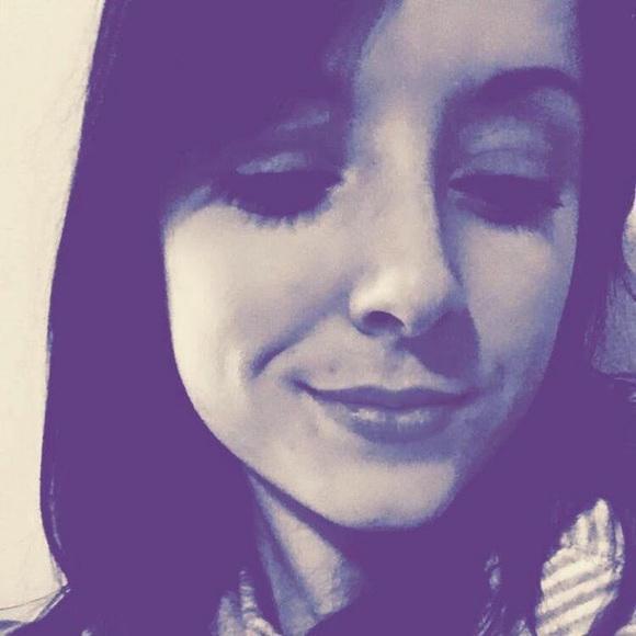 Profile Picture of Hilary Clausius (@hilary_clausius) on Poshmark