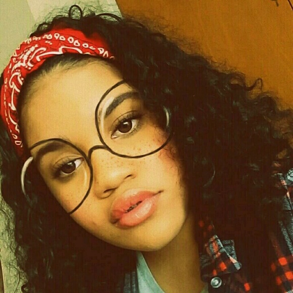 Profile Picture of Allei Vanicek (@alleivv88) on Poshmark