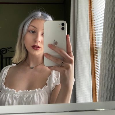 Profile Picture of It’s Lillian (@SheesleyLillian) on Twitter