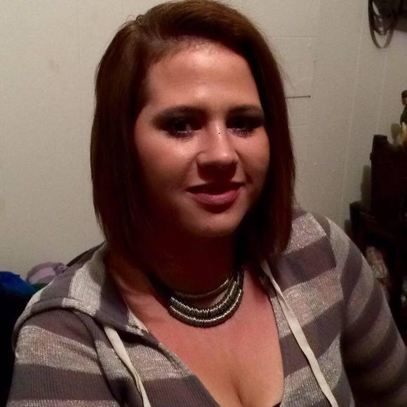 Profile Picture of Crystal Sowder (@crystalsowder) on Poshmark
