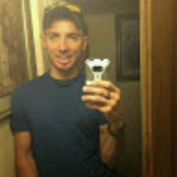 Profile Picture of Chris Goins (@chrisgoins27) on Poshmark