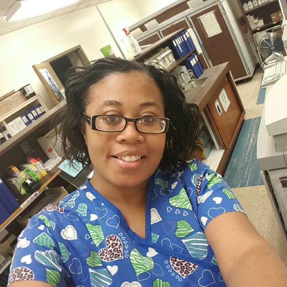 Profile Picture of Felicia Forrest (@felicia07) on Poshmark