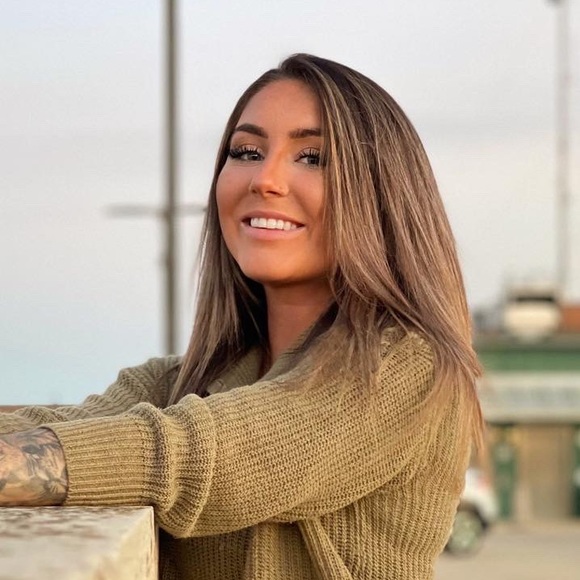 Profile Picture of Courtney Sciuto (@courtneysciuto) on Poshmark