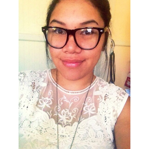 Profile Picture of Avina Keliikoa (@avinaaa) on Poshmark