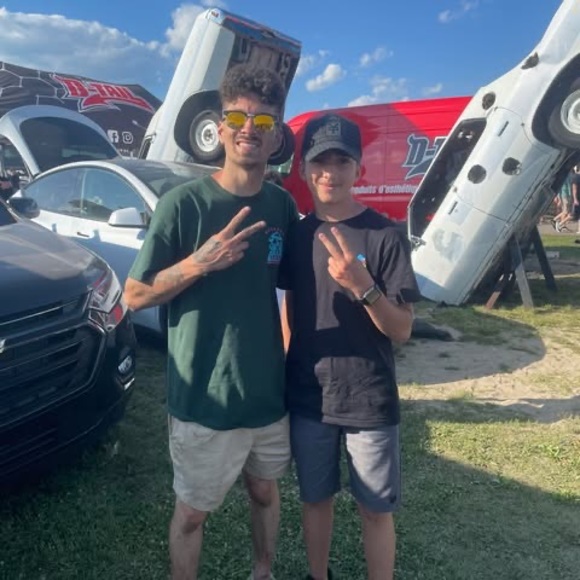 Profile Picture of Alexis Husereau (@alexis_husereau) on Poshmark