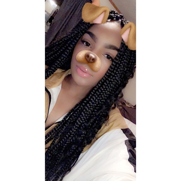 Profile Picture of Kanavia Magee (@kanaviam) on Poshmark