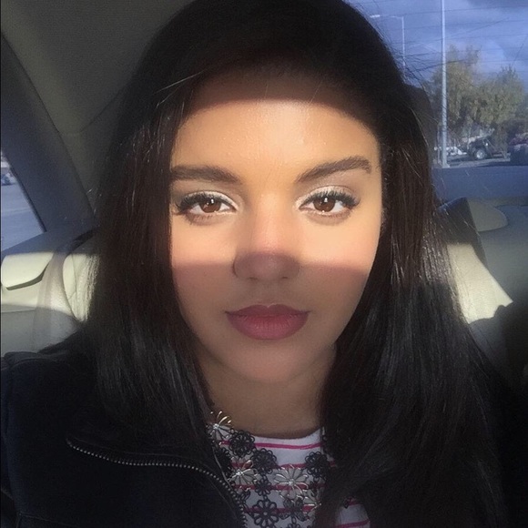 Profile Picture of Nicole Vanderhorst (@nicolevhp) on Poshmark