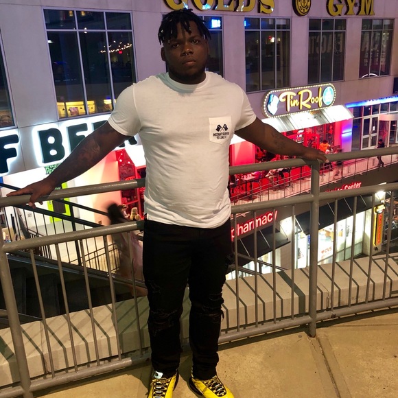 Profile Picture of Samaad Johnson (@funnyguysam) on Poshmark