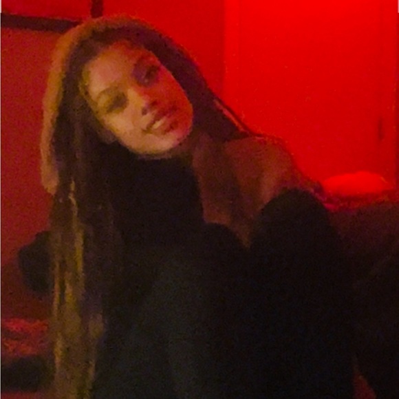 Profile Picture of Myiangel Hython (@myiangelb) on Poshmark