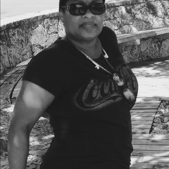 Profile Picture of Charmaine Covington (@charmainecoving) on Poshmark