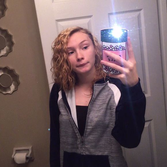 Profile Picture of Lynsey Varnadore (@lynseyy26) on Poshmark