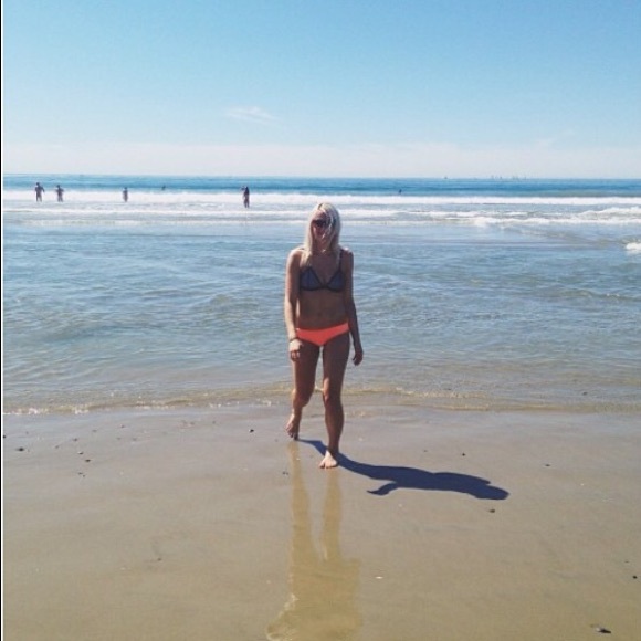Profile Picture of Jenalee Chindgren (@jenalee55) on Poshmark