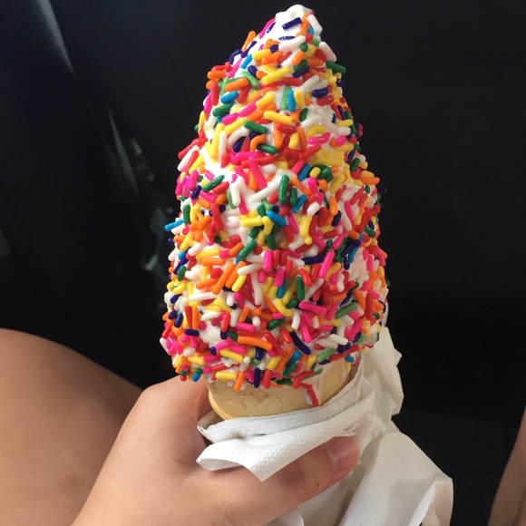 Profile Picture of Taylor Jeffreys (@1311265) on Poshmark