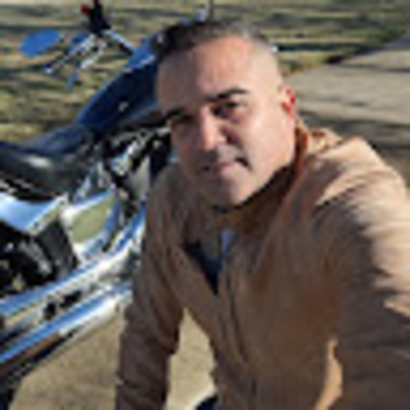 Profile Picture of Alexeis Gonzalez (@llull2110) on Poshmark