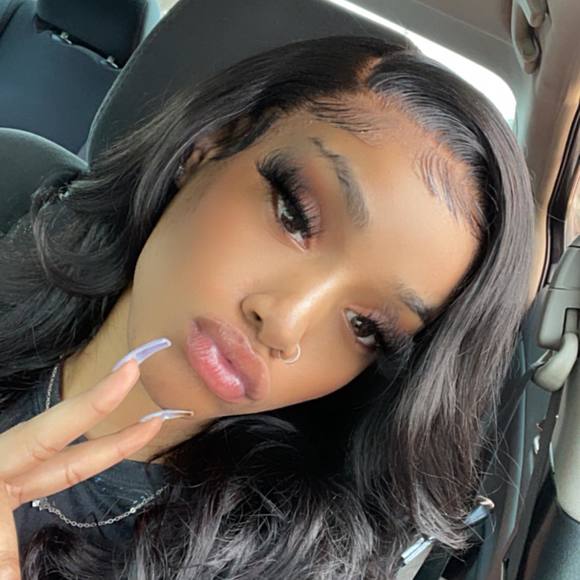 Profile Picture of Ney Ney (@dashaevalentine) on Poshmark