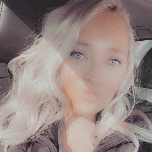 Kylee Mellinger - Poshmark Profile Picture of Kylee Mellinger (@kmellinger1) on Poshmark