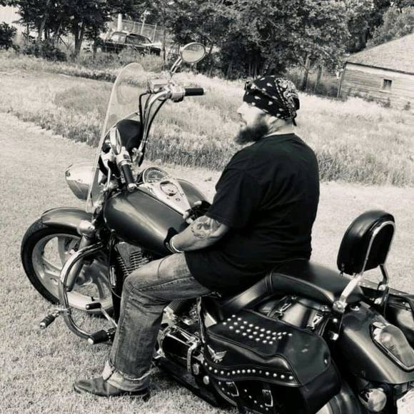 Profile Picture of Aaron Boese (@aaronboese) on Poshmark