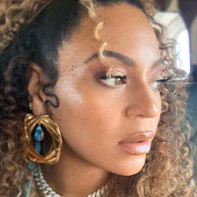 Profile Picture of Mrs Carter - JB (@LovQueenBey) on Twitter