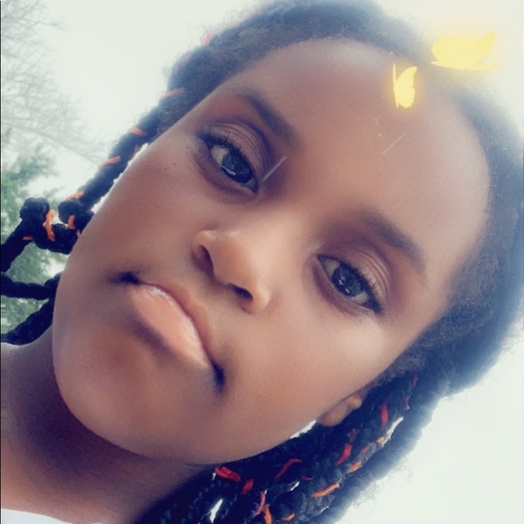 Profile Picture of Pearl🥰🥰🥰🥰 Roberts (@pearl341678) on Poshmark