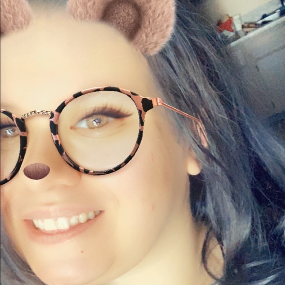 Justine Boeche - Poshmark Profile Picture of Justine Boeche (@jayybaby75) on Poshmark