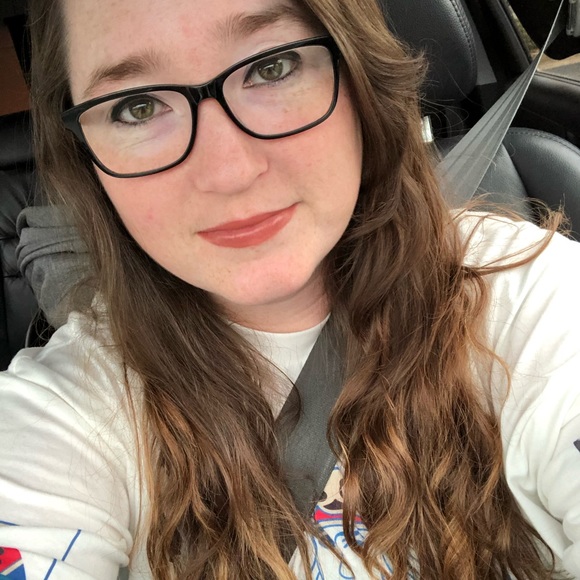 Profile Picture of Amanda Bowen (@amandabowen17) on Poshmark