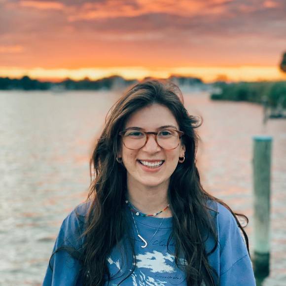 Profile Picture of Julia Chalmers (@juliachalmers) on Poshmark