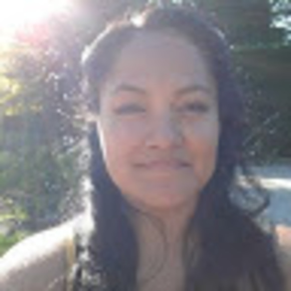 Profile Picture of Victoria Gabriel (@swahamia) on Poshmark