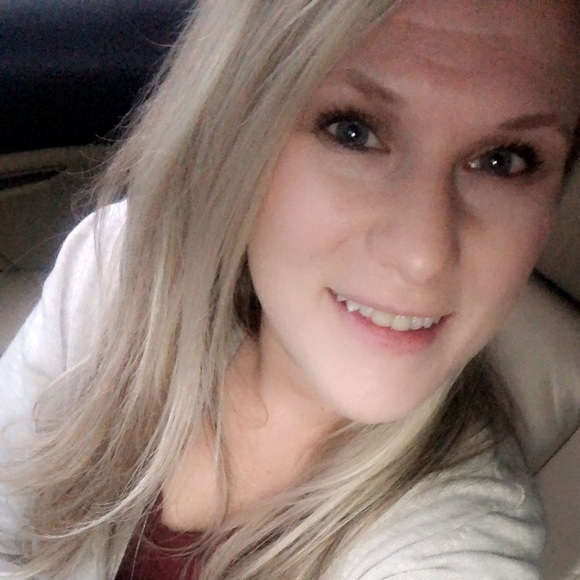 Profile Picture of Whitney Burrell (@wlb_06) on Poshmark