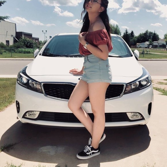 Profile Picture of Paola arissa Espano (@glam_fab26) on Poshmark
