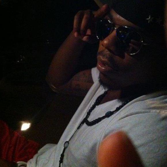 Profile Picture of Junior Sharp (@juniorsharp) on Poshmark