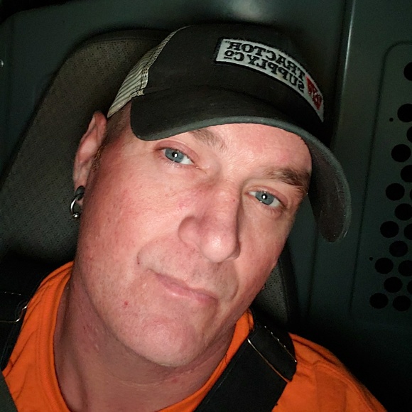 Profile Picture of Mike Spinosa (@mikespinosa) on Poshmark