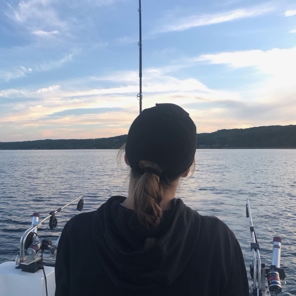 Profile Picture of Autumn Wallington (@awalli04) on Poshmark