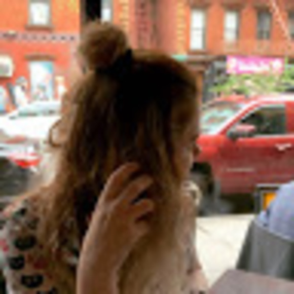 Profile Picture of Caitlin Hutton (@kateinan) on Poshmark