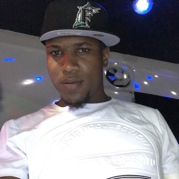 Profile Picture of Alexander Cuello (@alexandercuello) on Poshmark