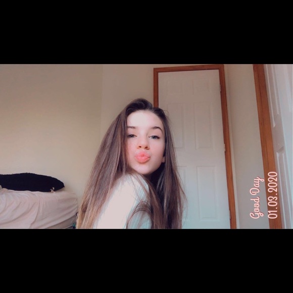 Profile Picture of Erin Gilpatrick (@erinrose8301) on Poshmark