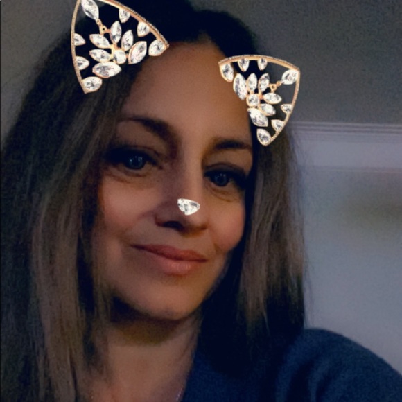 Profile Picture of Enza Amaral (@enzaamaral) on Poshmark