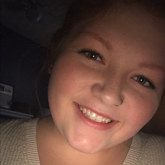 Profile Picture of Lily Chapman (@chapmanlily143) on Poshmark