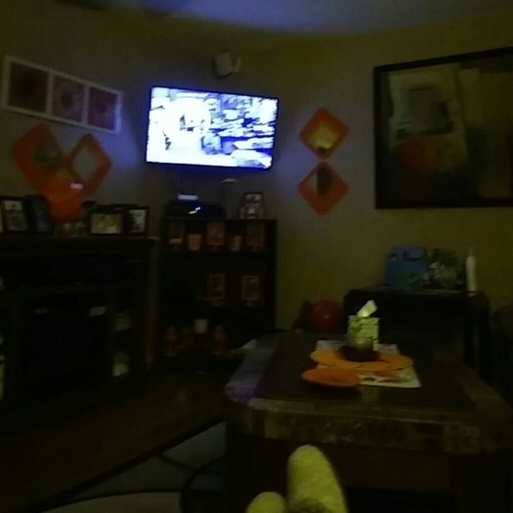 Profile Picture of Robin Fowler (@robynscorpion) on Poshmark