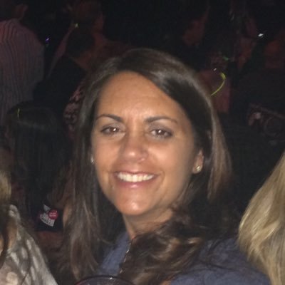 Profile Picture of Lynne Poirier (@lynne_poirier) on Twitter