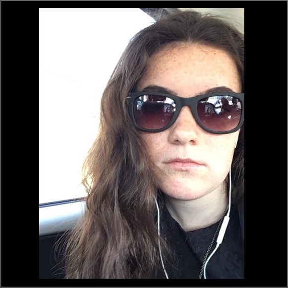 Profile Picture of Christine Guinessey (@christineg12) on Poshmark
