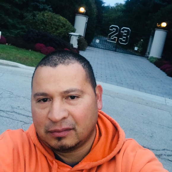 Profile Picture of Carlos Ocampo (@carlosocampo) on Poshmark