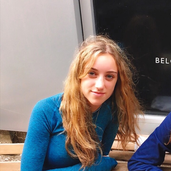 Profile Picture of Anais Zoub (@anaiszoub) on Poshmark