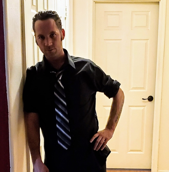 Profile Picture of Ryan Simons (@rsimons2277) on Poshmark