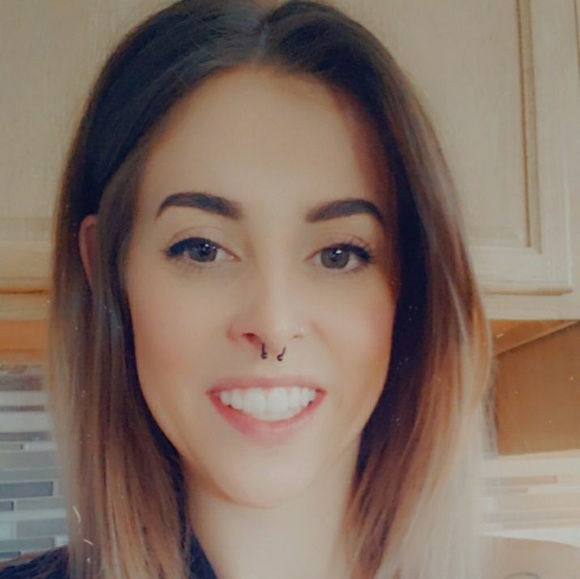 Profile Picture of Angel Ingelido (@ingelidoangel2) on Poshmark