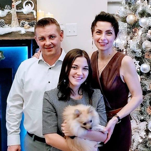 Profile Picture of Isabel Roginski (@iroginski) on Poshmark