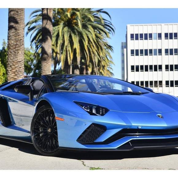 Profile Picture of David Albor (@albordavid430) on Poshmark