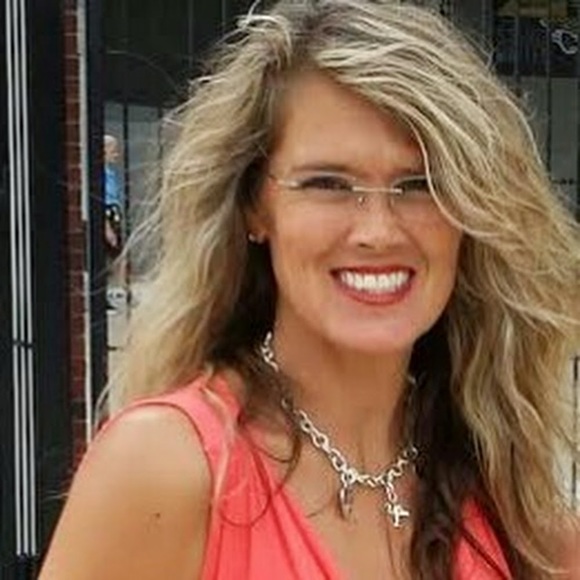 Profile Picture of Sonja Goode (@sonjagoode) on Poshmark